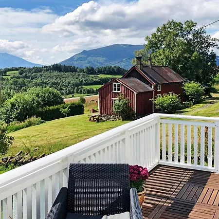 Holiday home Averoy V