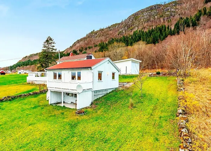 6 Person In Averoy Feriehus