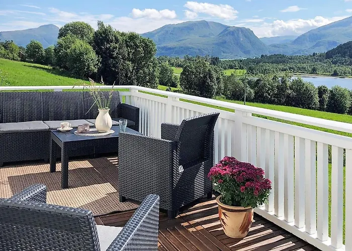 6 Person In Averoy Feriehus *