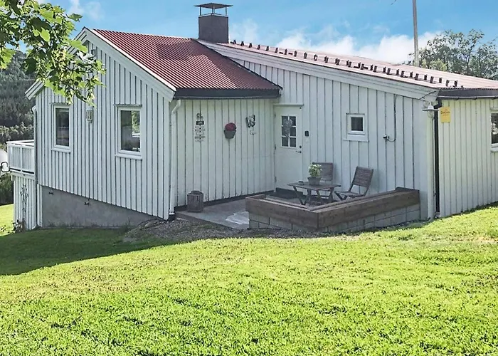 6 Person In Averoy Feriehus