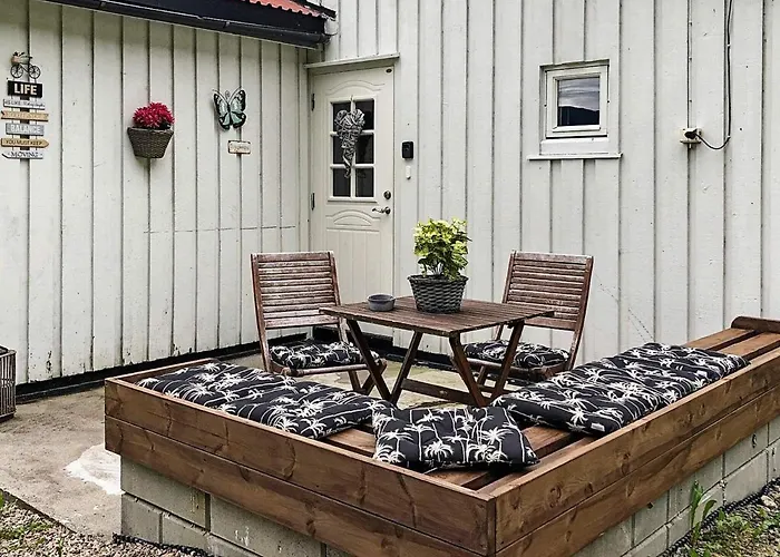 6 Person In Averoy *