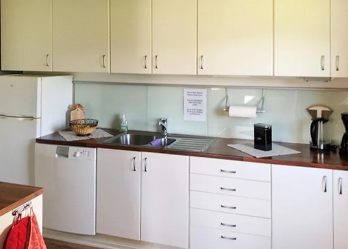 6 Person In Averoy Feriehus Stein