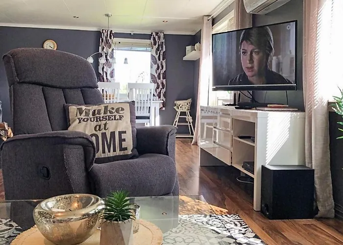 6 Person In Averoy * Stein