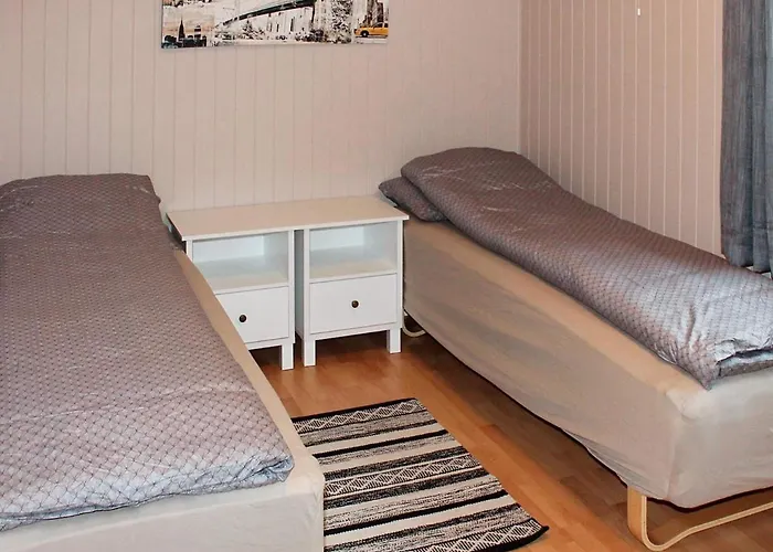 6 Person In Averoy Feriehus Stein