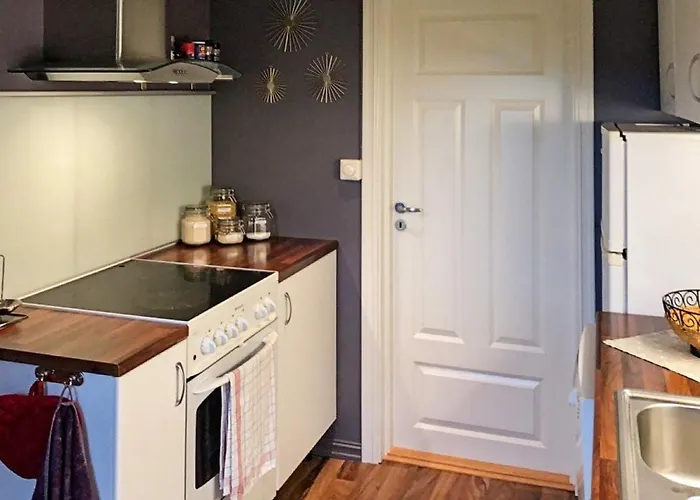 6 Person In Averoy *