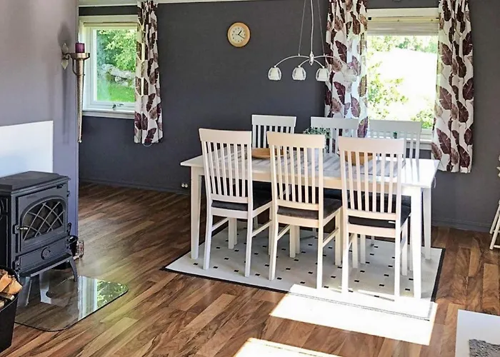 6 Person In Averoy Feriehus