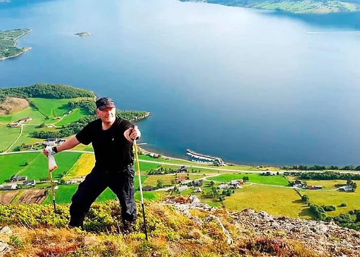 Feriehus 6 Person In Averoy Stein