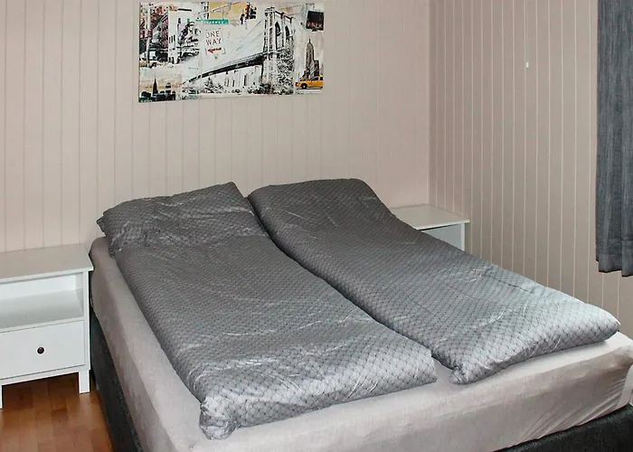 6 Person In Averoy Stein