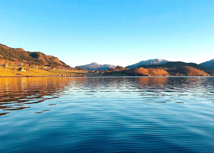 6 Person In Averoy Feriehus Stein