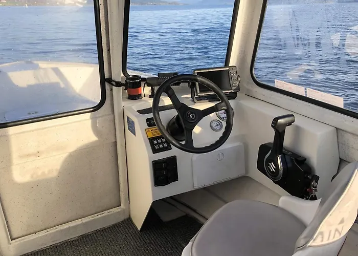 6 Person In Averoy Feriehus Stein