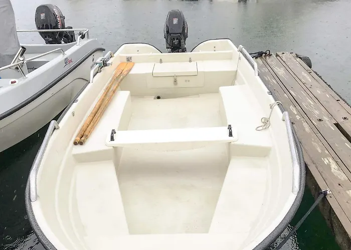 6 Person In Averoy Feriehus