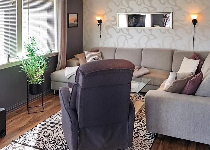 6 Person In Averoy Stein